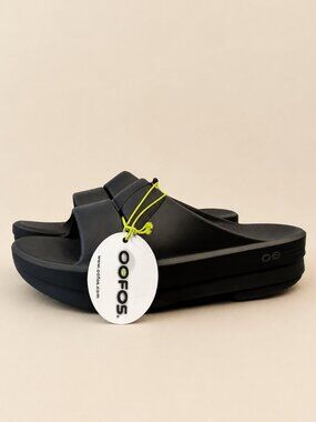 NWT OOFOS OOlala Recovery Slides – Women's 9 – Black – Comfort Sandals